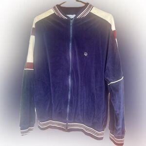 Polyester jacket, light, comfy and fits like a glove. Model: women’s small